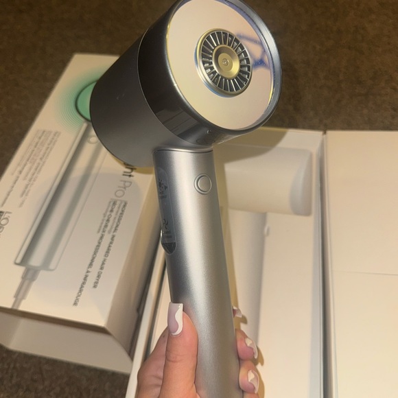 L'Oreal AirLight Pro Hair Dryer in Silver and Green - Picture 5 of 5